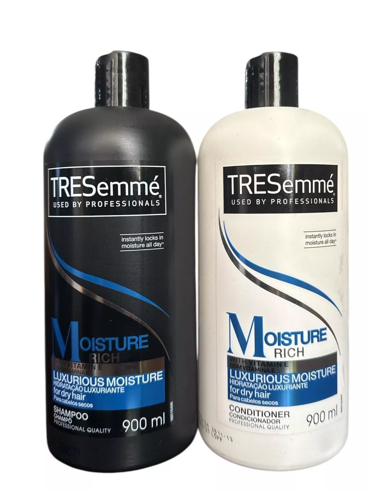 TRESemmé Moisture Rich Shampoo & Conditioner Set 900 ml Each | Hydrating Hair Care Duo | Smooth & Moisturized Hair